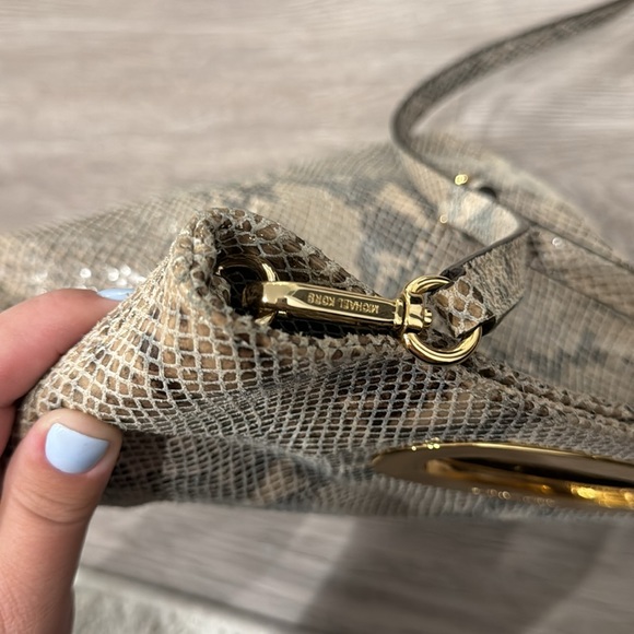 Michael Kors snakeskin cowboy bag with magnetic closure - Picture 7 of 10